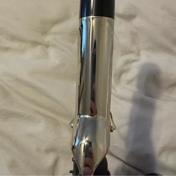 Hot tools 1.5” curling iron like new - Picture 4 of 4